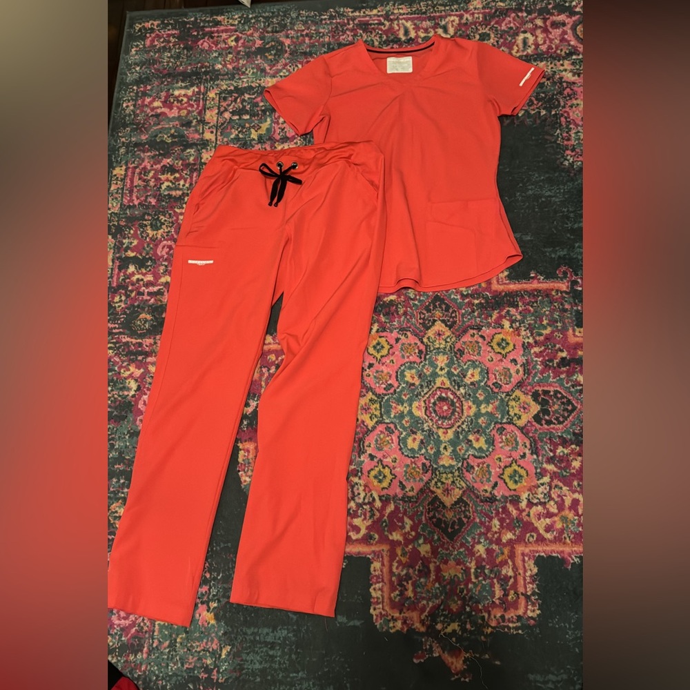 Skechers Scrub Set: Coral